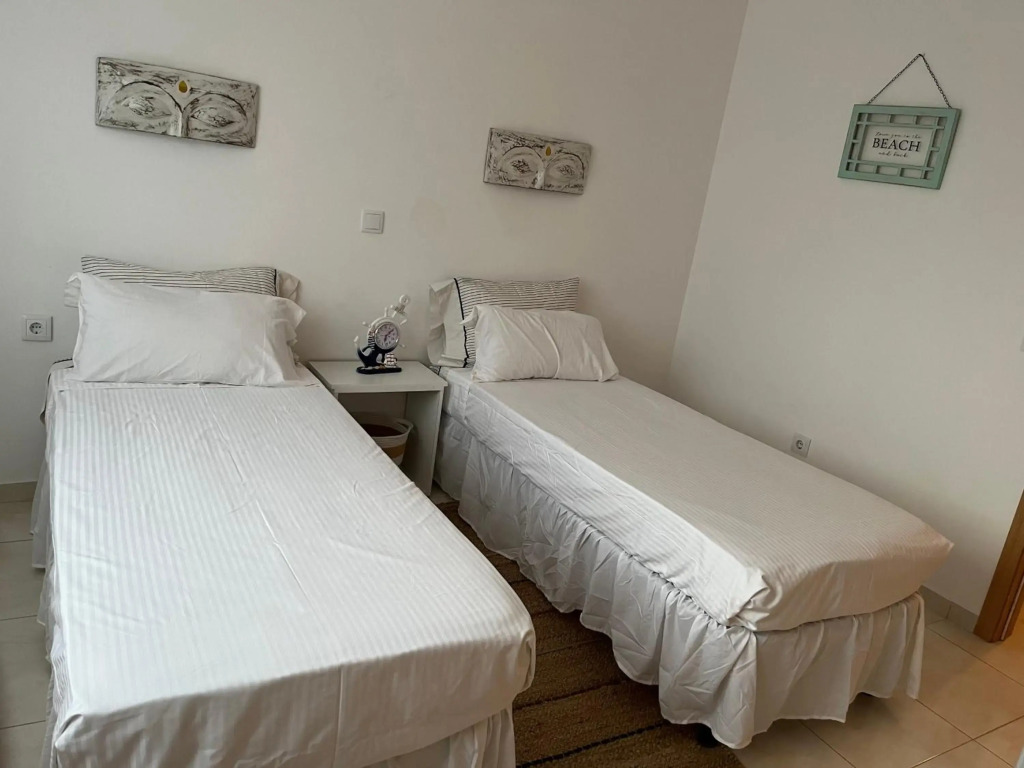 Bright, luxury and modern less than 500m -Beach