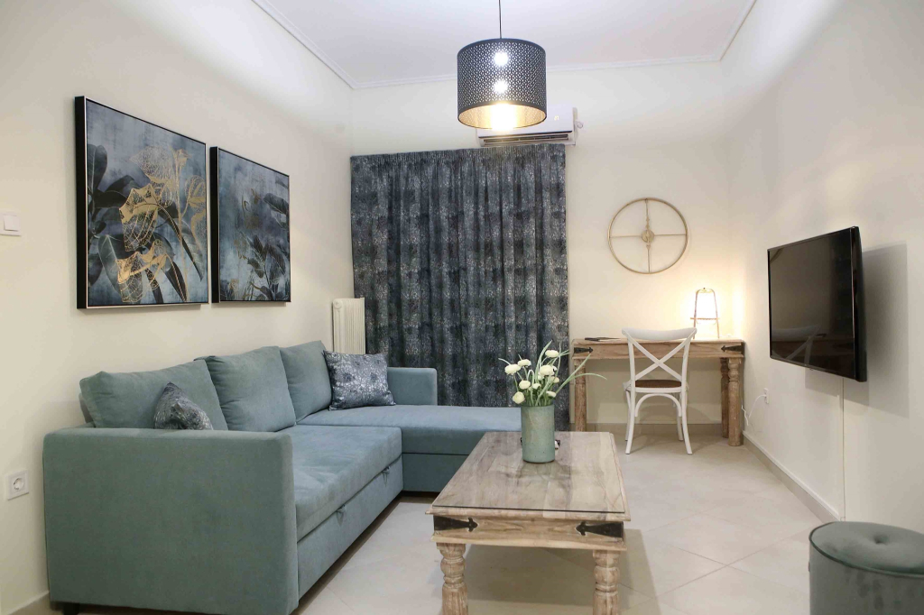 Best House Anakreontos