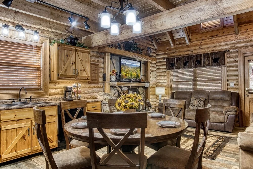 Er20 - Eagles Roost Great Location! - Close To Town! 4 Bedroom Cabin by RedAwning