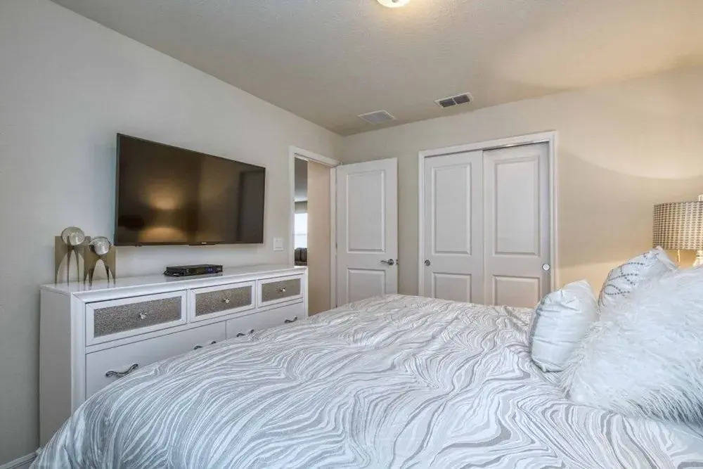 Windsor Island - 7 Bedrooms w/ Pool - 4403WI 7 Home by RedAwning