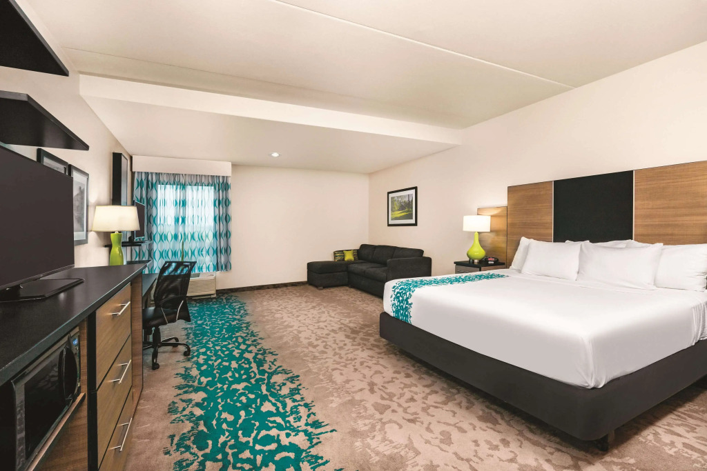 La Quinta Inn & Suites by Wyndham Cleveland near Lee Univ