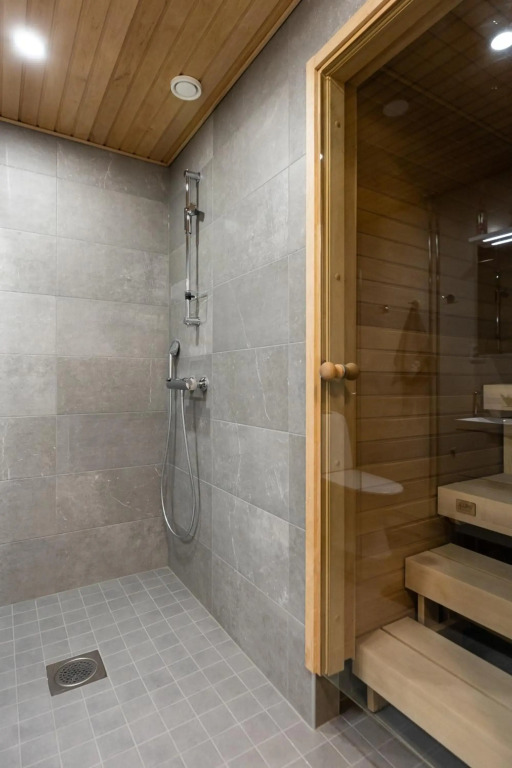 RovaKoti - luxury Nordic Suite in center with sauna & covered parking
