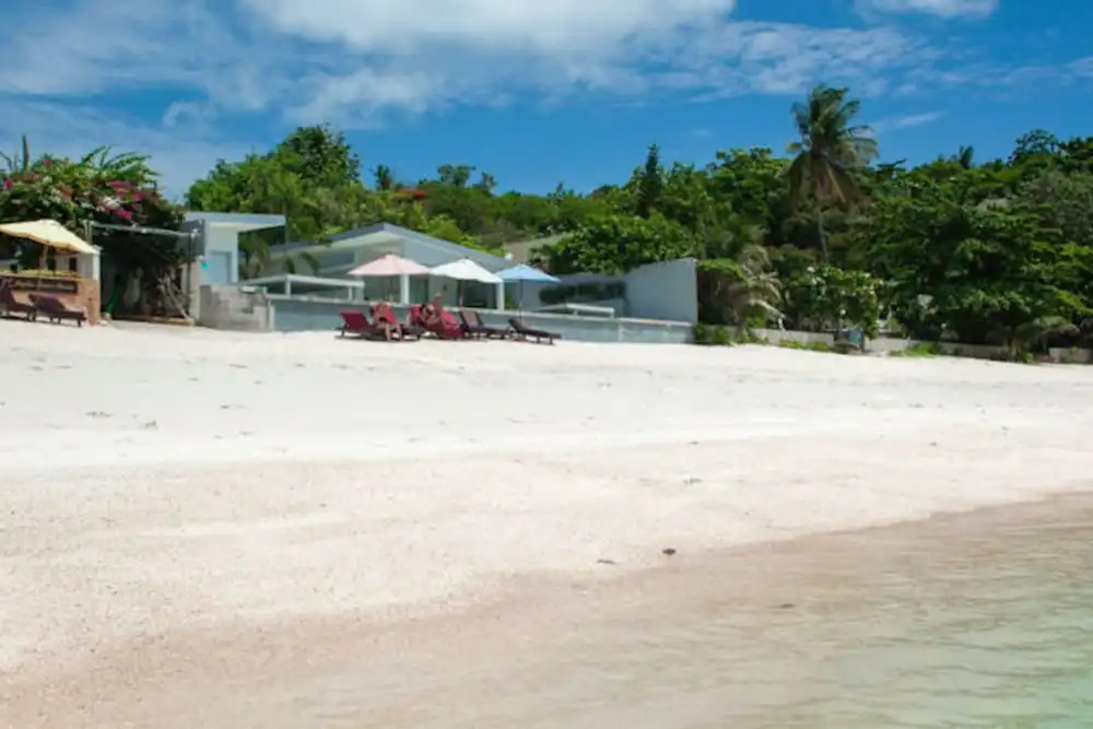 3 Bedroom Pool Villa 20 seconds from Samrong beach front
