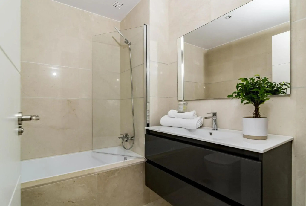 Dja- Modern 2 Bedroom Apartment Close to Beach