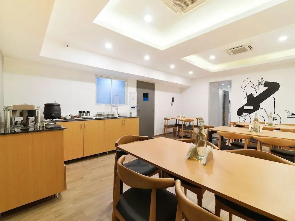 Srm by OYO Rooms