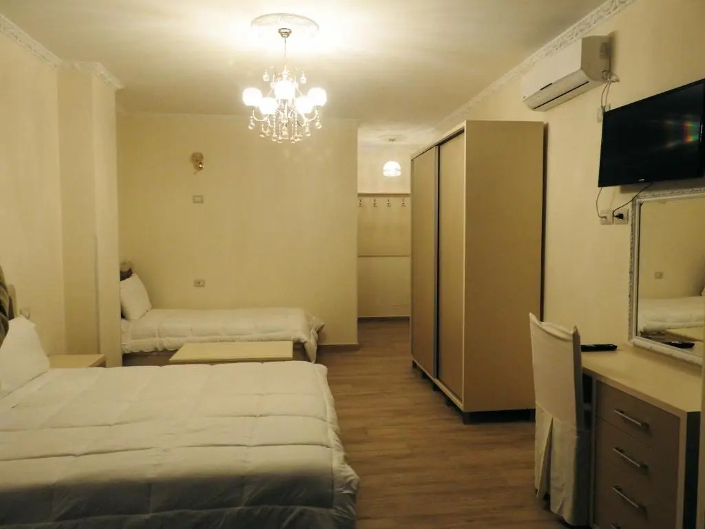 Hotel 3 Vellezerit