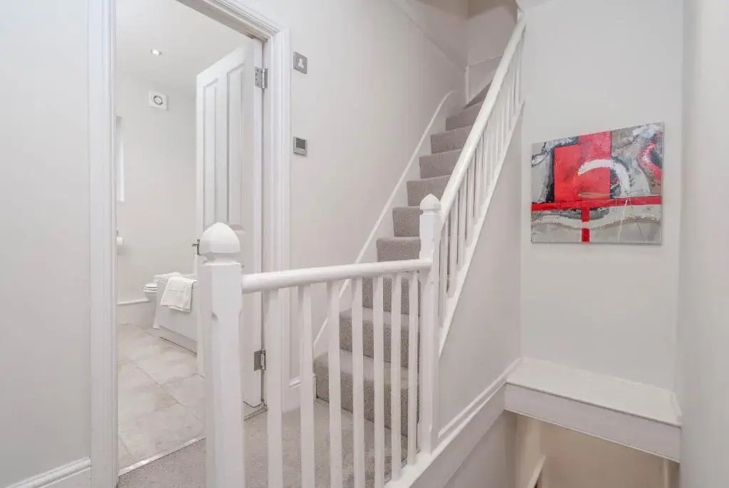Luxury Harborne Townhouse l 4 Bedrooms l Parking l Patio