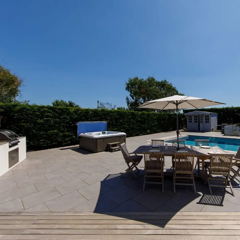 Beach House With Pool in West Wittering