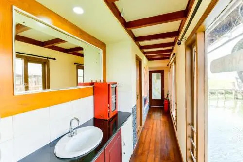 Oyo 28400 Relax In Kerala Pamba 3Bhk Sharing House