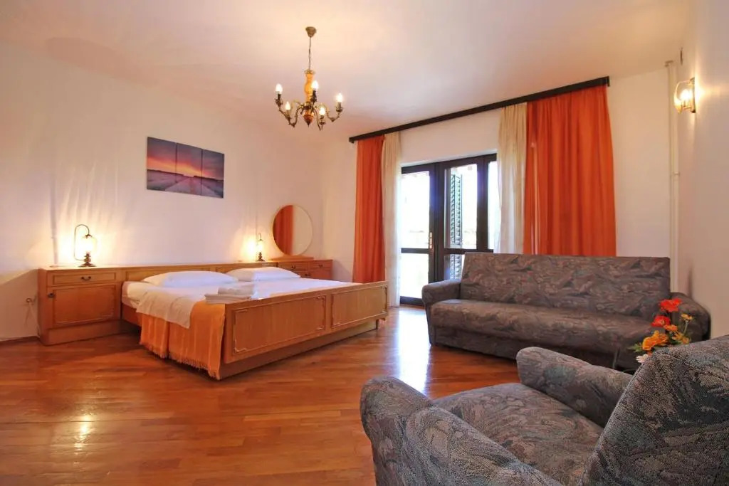 Apartments Biskupije 1158