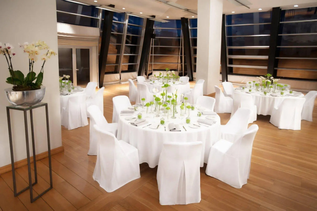 Отель Bergs Suites