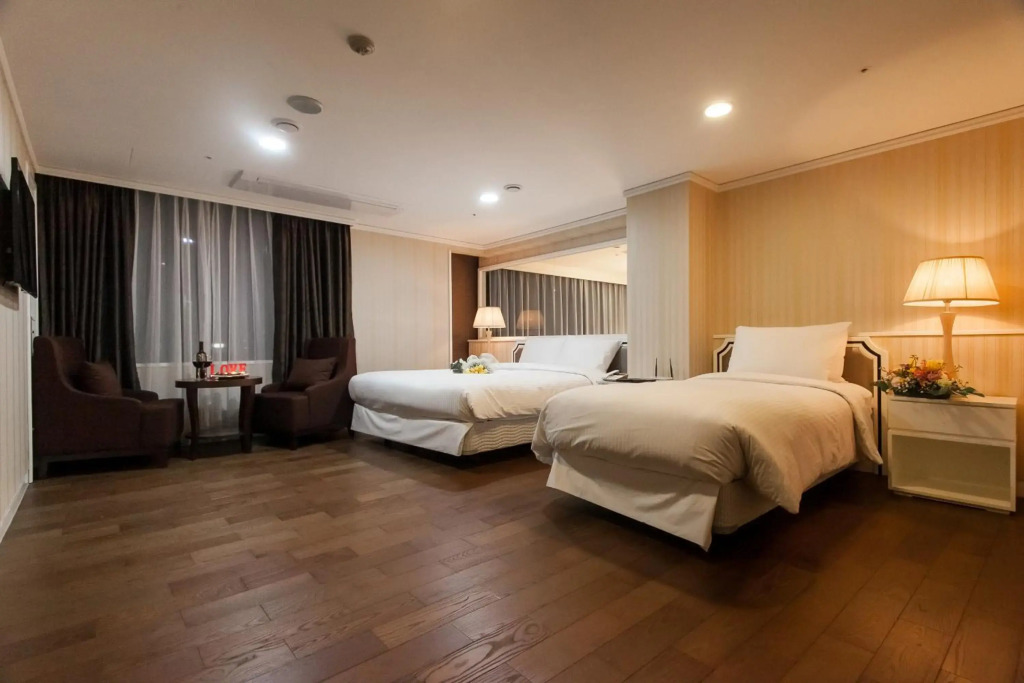 Hotel Pharos