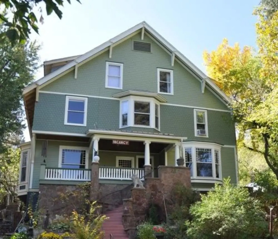 Avenue Hotel Bed and Breakfast