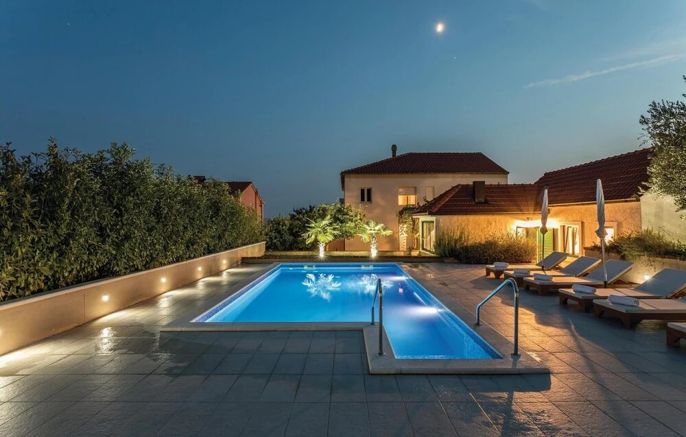 Amazing Home in Split With Wifi and 5 Bedrooms