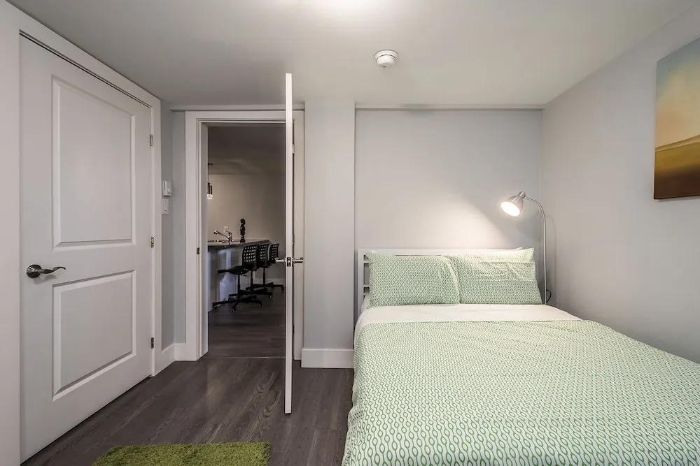 Spacious DAL & Downtown Apartments