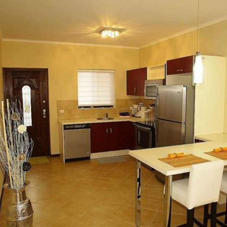 Gold Coast Luxurious and Stylish Condo
