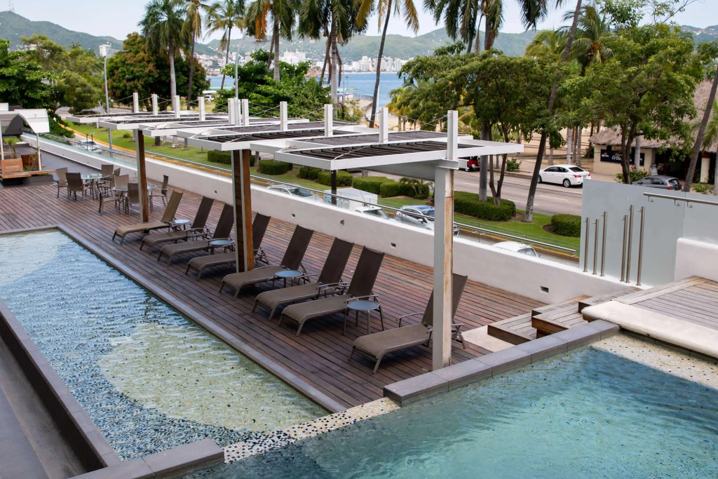 Ramada by Wyndham Acapulco Hotel & Suites