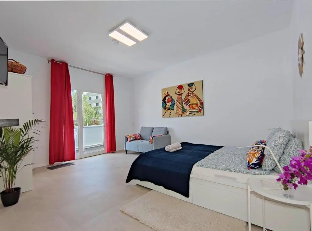 Fantastico 2 - Large Balcony, Free Parking, air Conditioning, Free Netflix, BBQ
