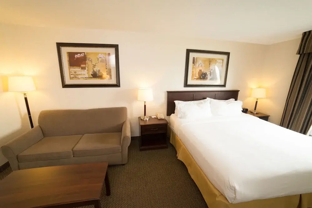Holiday Inn Express & Suites Whitecourt by IHG