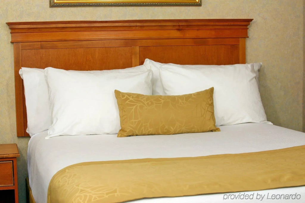 Hotel dLins Ontario Airport