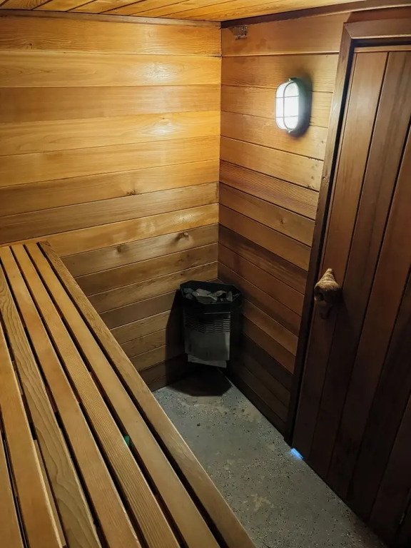 Tofino Oceanfront Hotel Suite 2