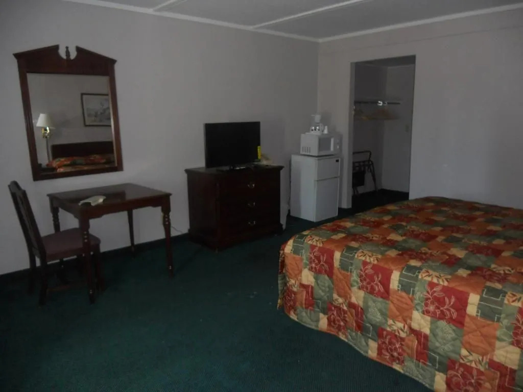 Rapids Inn & Suites