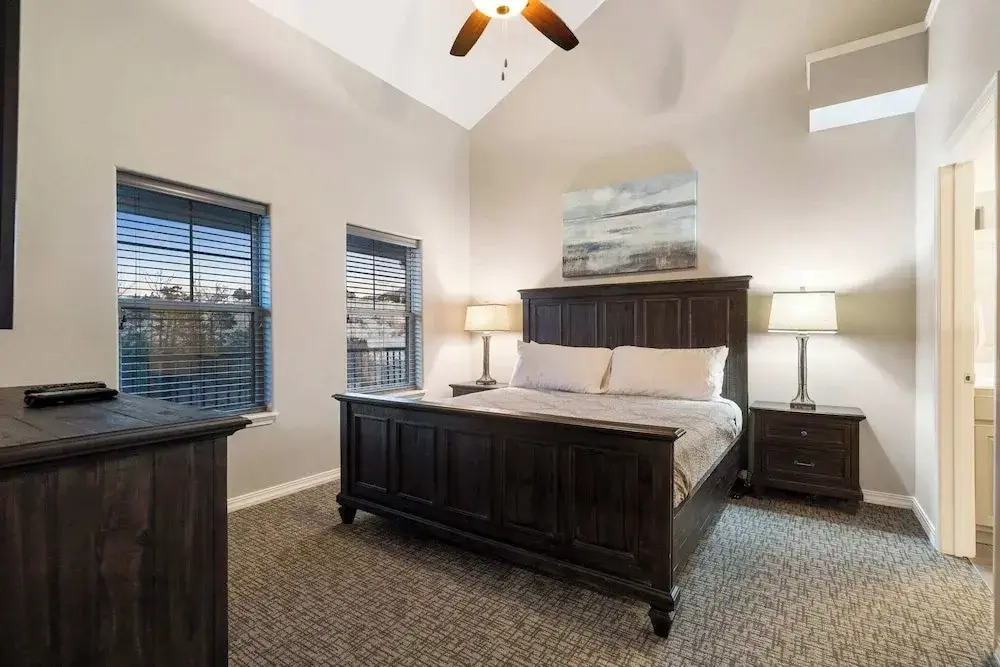 New Listing Ozark Views at Majestic - Perched on the Hills