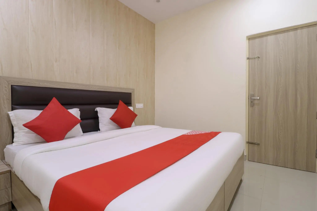 OYO 76273 Gold Inn