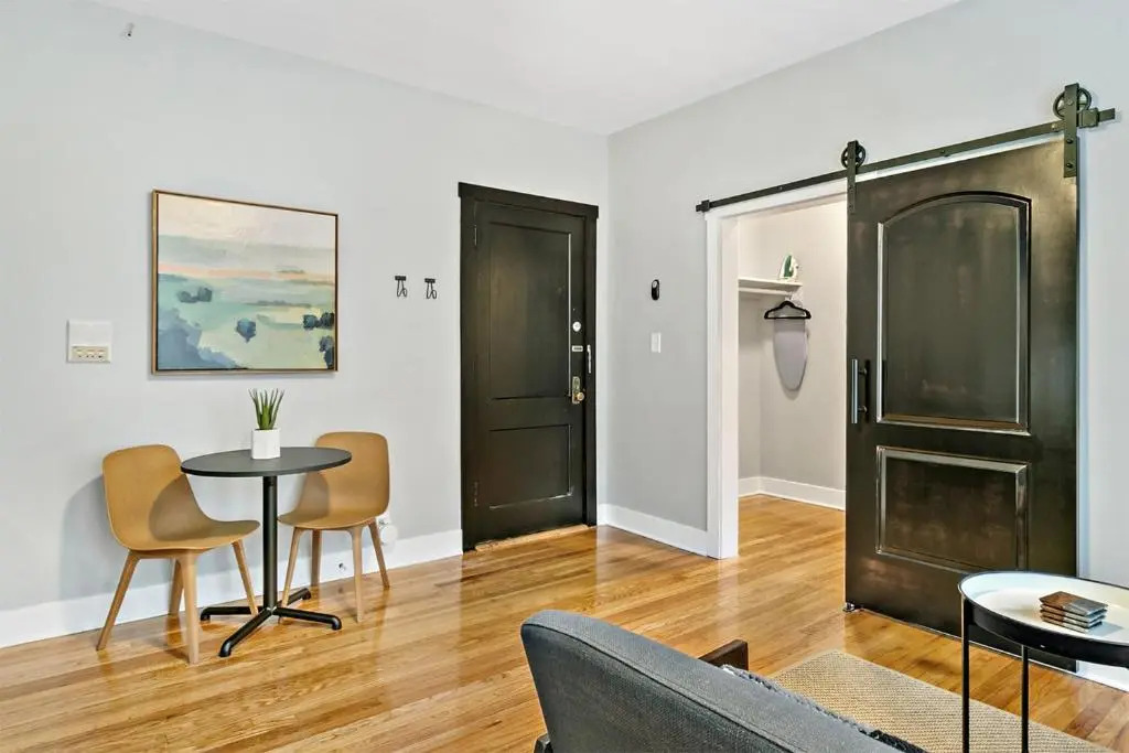 Comfy 1BR walk to Wellington 20min to Downtown