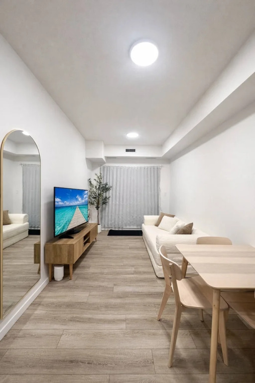 Condo w 2 Beds 13 Mins From West Edmonton Mall