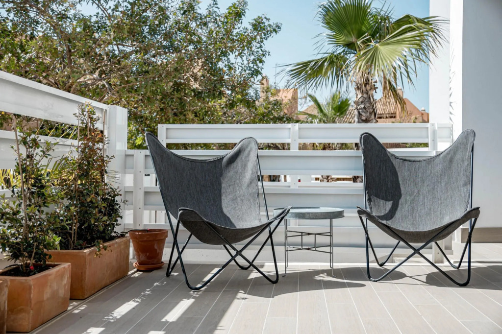 LMT46- Spacious townhouse modern style