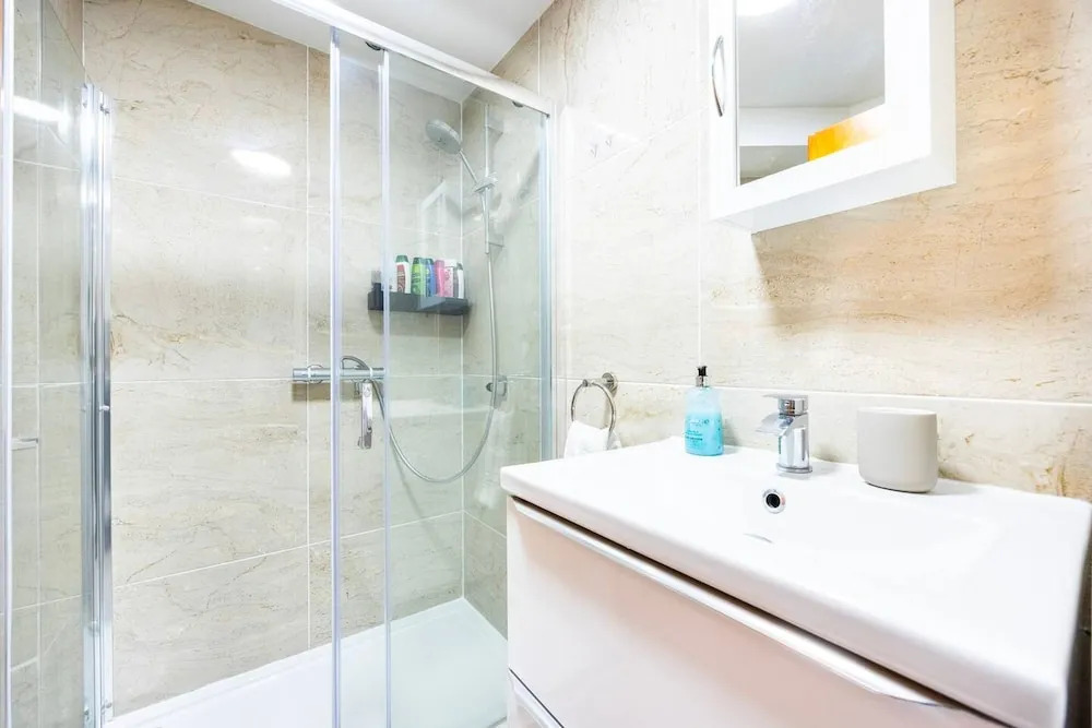3 Bed 3 Bathroom Flat in Kensington B