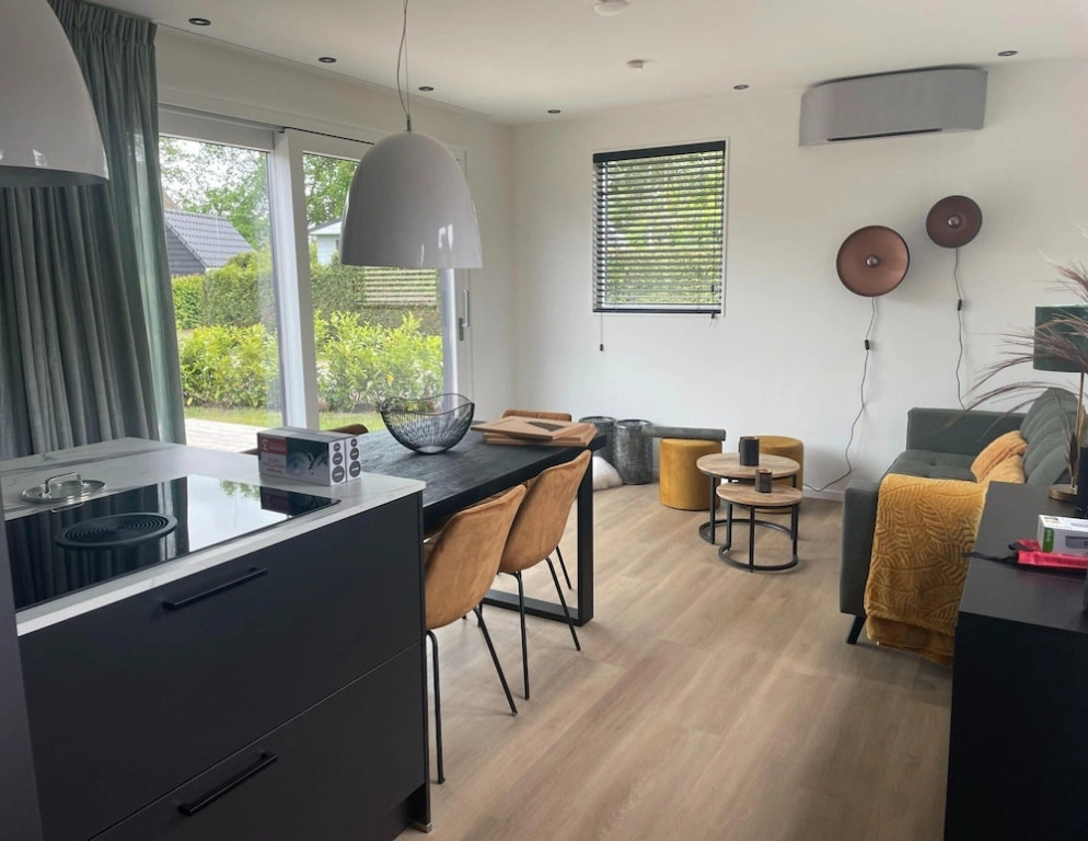 Chalet by Water in Idskenhuizen Recreation Park