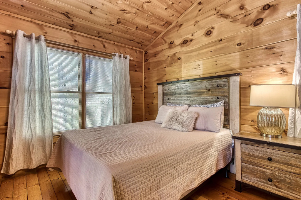 Whispering Pines by Beyond Expectations w Hot Tub