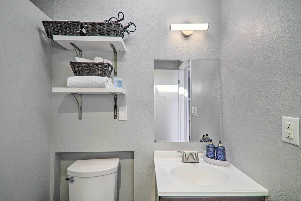 Updated Livermore Apartment w/ Private Deck!