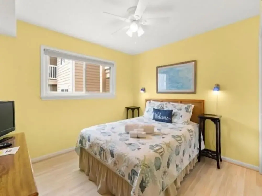 Sand Pebbles A17 - Relax And Unwind. Feel The Sun On Your Shoulders And The Ocean Breezes In Your Hair. 2 Bedroom Condo by RedAwning