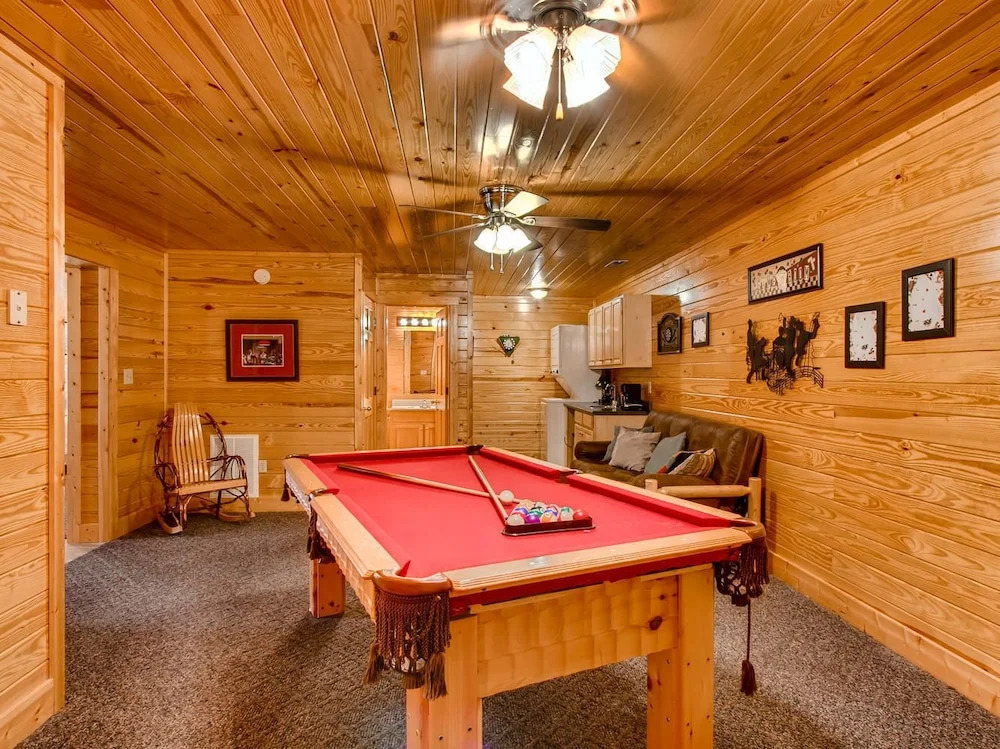 Mountain Breeze 5 Bedrooms 3 Bathrooms Cabin
