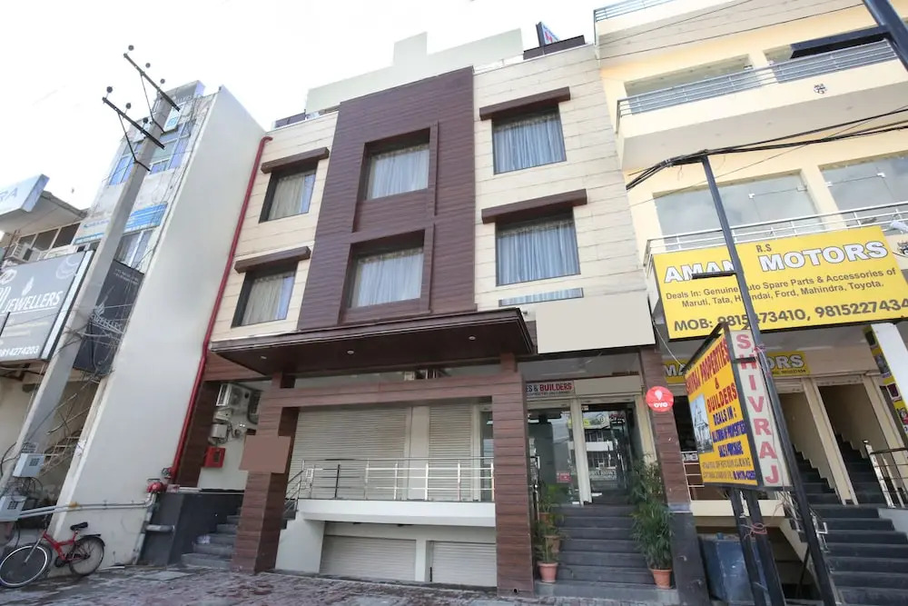 OYO 4897 Hotel The 13een