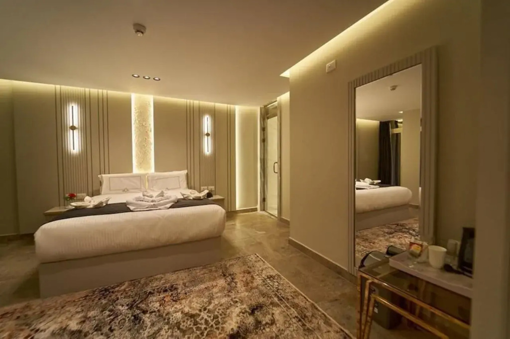 Pyramids Charm Hotel