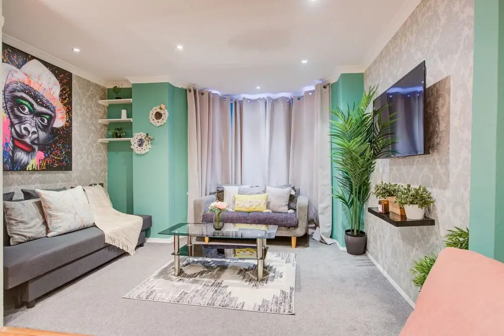 2-bedroom Private Independent Flat- Central London