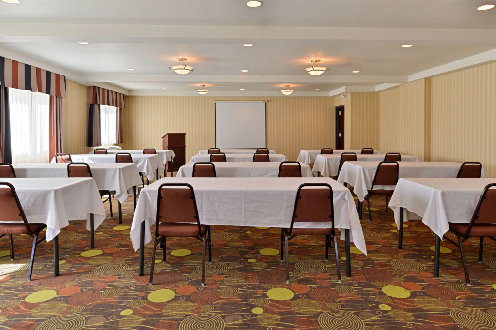 Holiday Inn Express Portland South - Lake Oswego by IHG