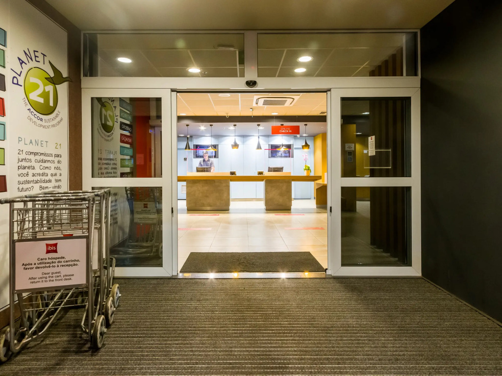 ibis Marilia