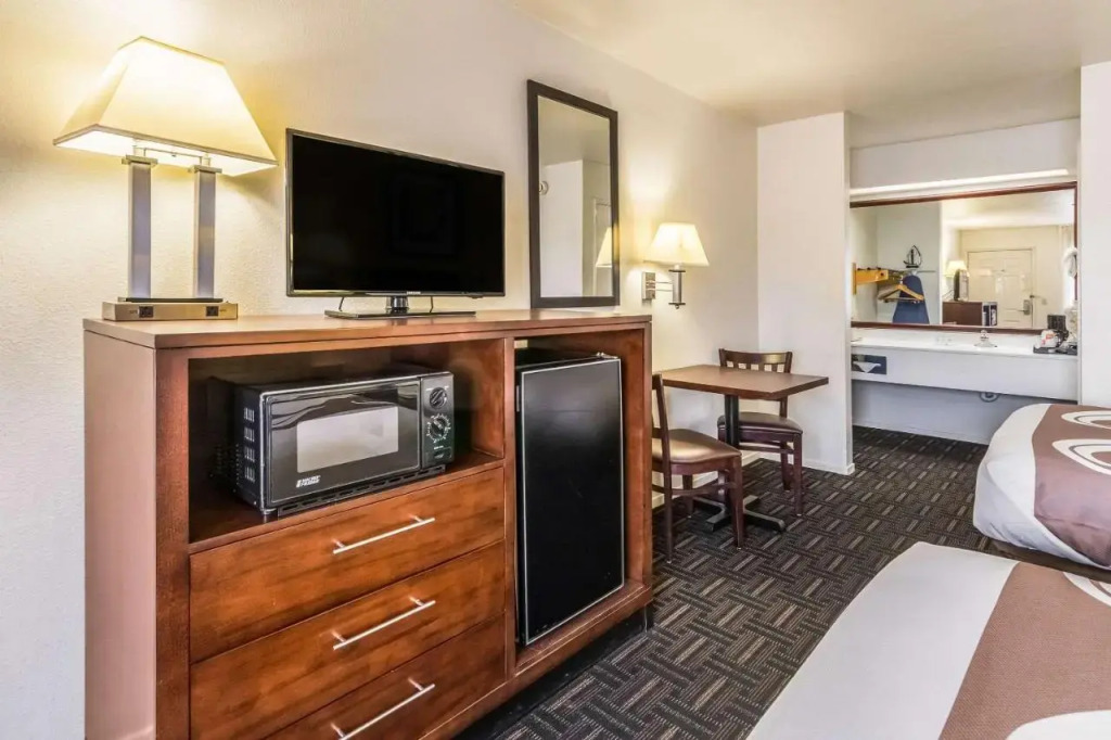 Super 8 Motel - Fresno/North CA