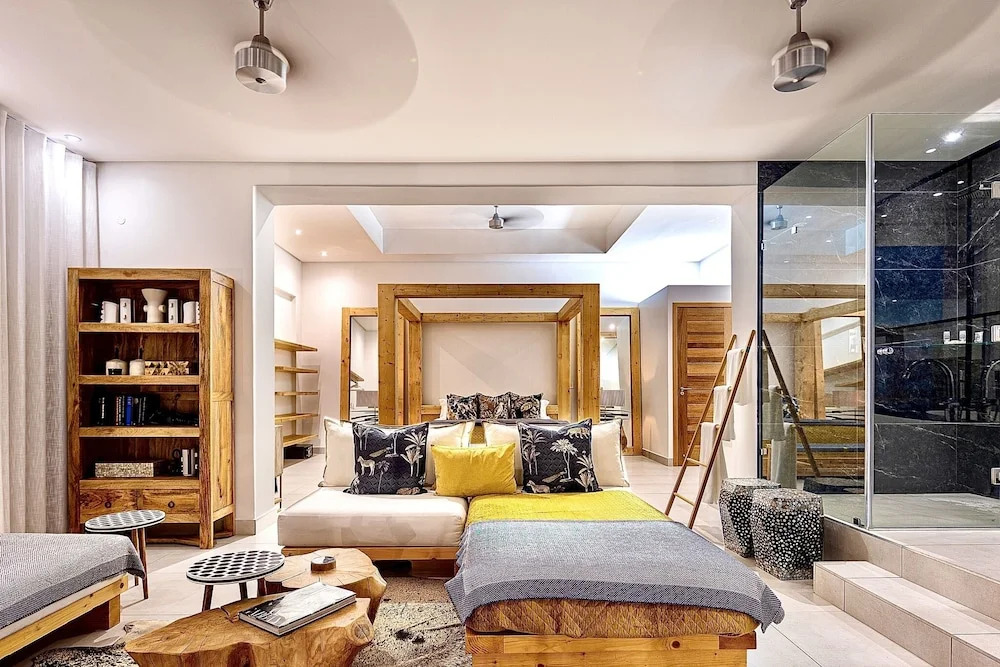 Dolphin Coast YOLO Spaces - The White House Boutique Villa