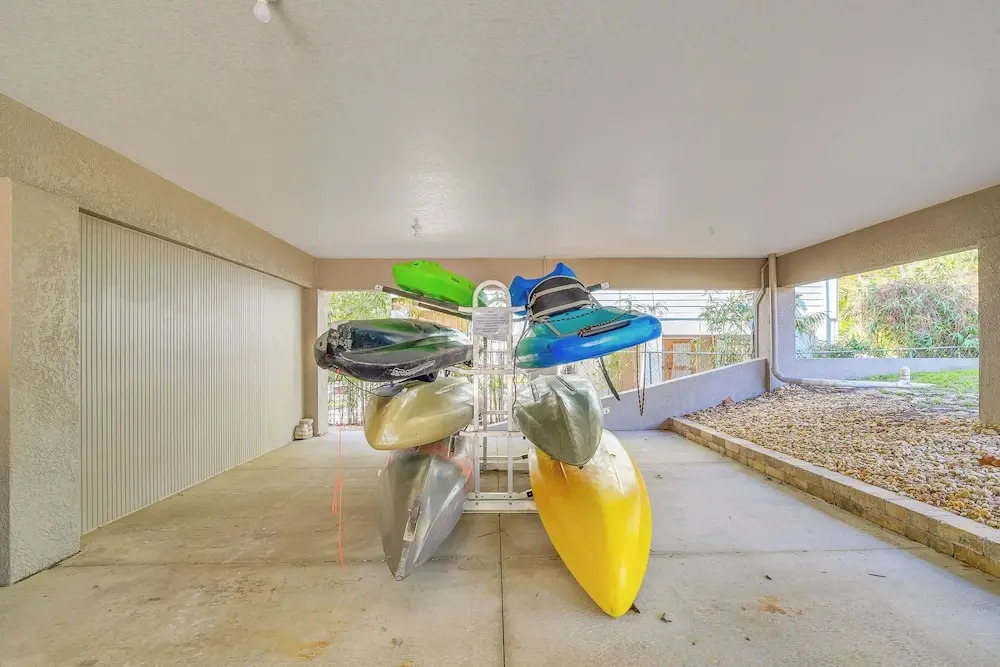 Decks, Docks & Kayaks: Waterfront Homosassa Gem