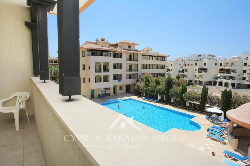 Queens Gardens suite by the sea, pool and mall