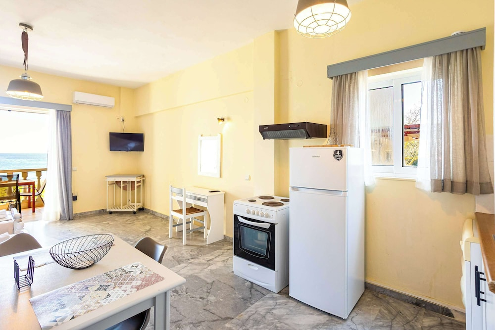 Beachfront Nest Memi Koroni-seaheaven House A3