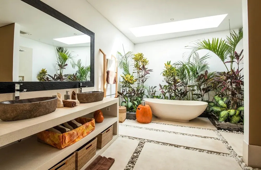 Luxury 6BR Villa, Canggu, 400m to Finns Beach