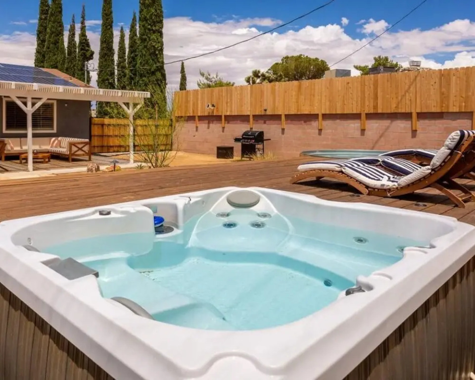 Lucky Moon Retreat Desert Oasis w Spa Pool