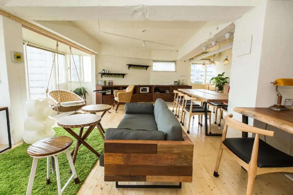 Mr. Lobster’s Secret Den design hostel